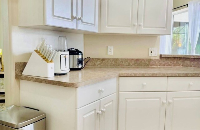 Waterfront, gulf access, heated pool, dock. Near caloosahatchee river!