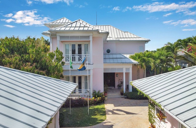 Waterfront Home in Old Fort Bay