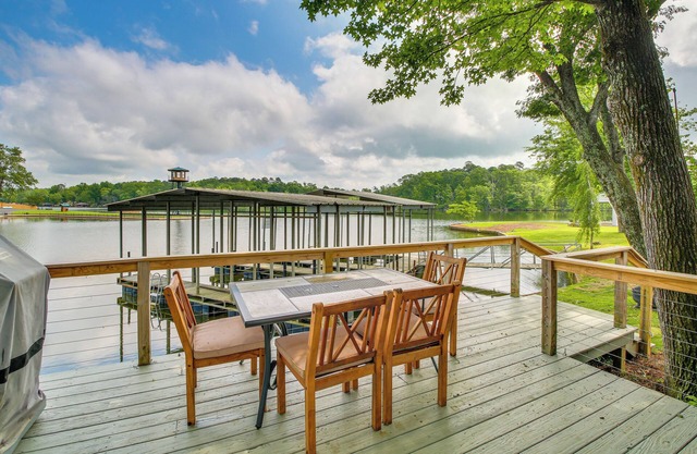 Waterfront Home on Lake Hamilton w/Dock & 2 Decks