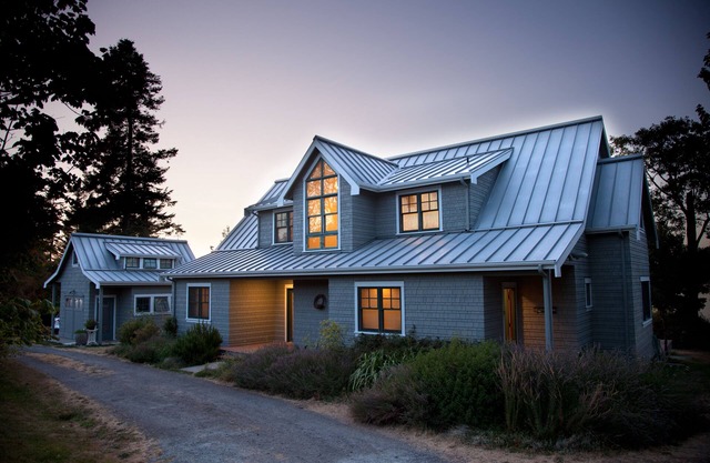Waterfront home, stunning sunsets, sleeps 11