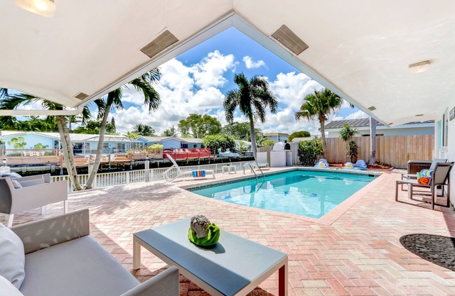 Waterfront home: Boat dock, Private Pool, Near Beach