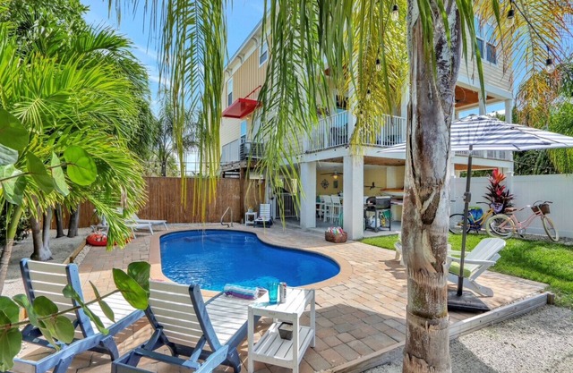 Waterfront Home w/Private Pool, Dock, Bikes, Kayak, Paddleboards. and so much more!