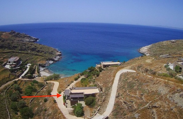 Waterfront house, super-quiet location, almost private beach