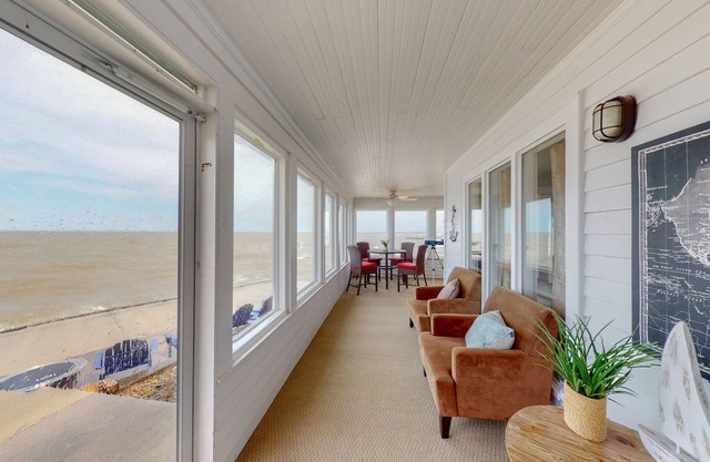 Waterfront Huron Lake House 5 bed/3bath minutes from Cedar Point and SportsForce