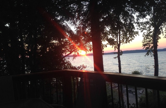 Waterfront, kayaks included. Spectacular Views Of The Bay, Pet Friendly