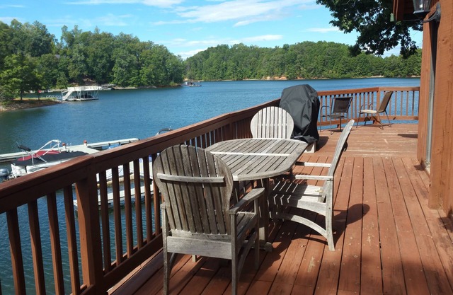 Waterfront Lake Keowee chalet with Gorgeous 180° Lake Views 15 min from Clemson!