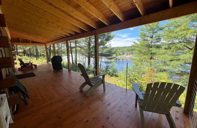 Waterfront Lodge | FirePit+Bunkie+Watercrafts+BBQ