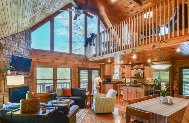 Waterfront Luxury at Watauga Lake!
