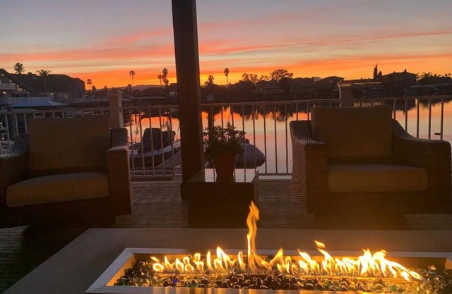 Waterfront Remodeled House close to FAST Water