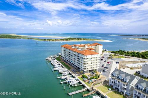 Waterfront Resort , World Class Marina & Slip