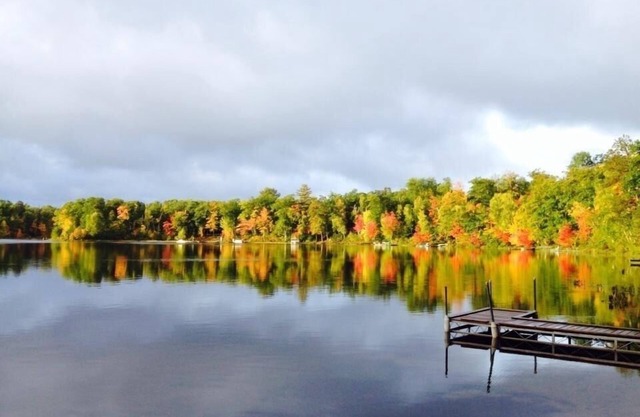 Waterfront: sleeps 10. Pets Ok. Beef-o-Rama Fall Pontoon Specials!