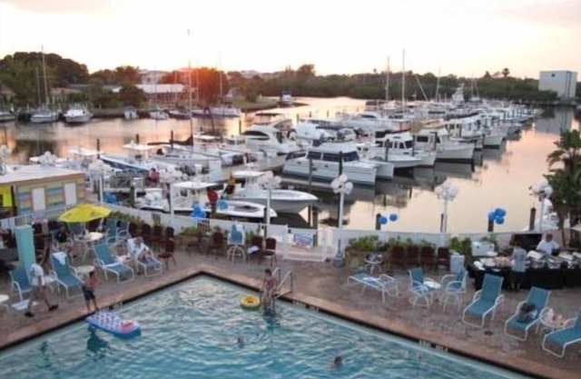WATERFRONT STUDIO UNIT 107 at the Ramada Inn Sara Bay Marina 7150 N Tamiami Tr