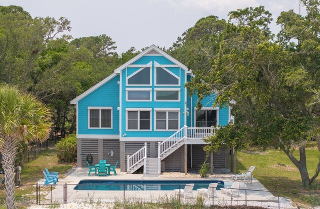 Waterfront Escape - Seasonal Pool– Perfect for Families & Friends!