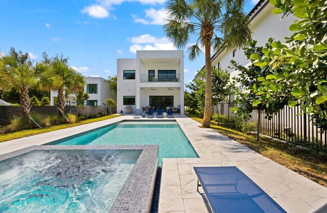 Waterfront Villa w/Heated Pool + 60’ Dock