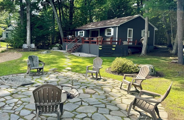 Waterfront Winnipesaukee 3 BR/2 BA Cottage with Private Dock and Sandy Beach