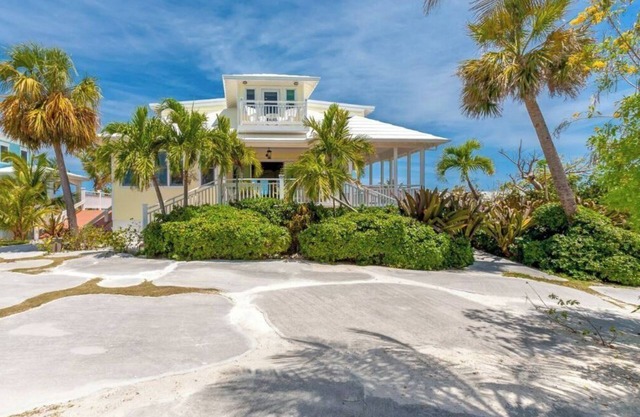 WaterMark Villa Ocean Frontn with Dock on NorthEnd , HopeTown