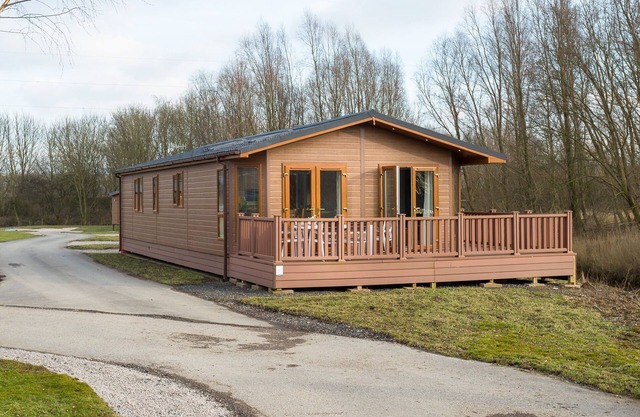 WATERNOOK LODGE, family friendly in South Lakeland Leisure Village