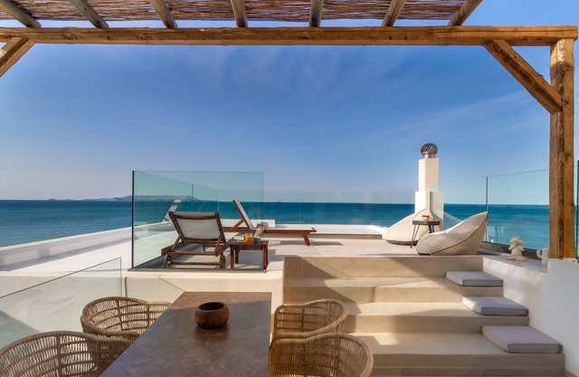 Wave Suite By the Sea