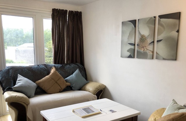 Waves Chalet, holiday home