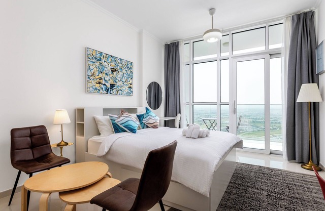Waves - Elegant 28th Floor Studio in Carson A, Damac Hills