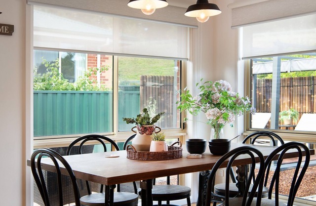 Wayfarer Cottage-walk to town, pet friendly