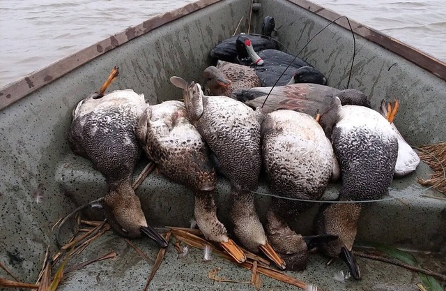 WB Outfitters Fishing and Hunting Lodge-Entire House