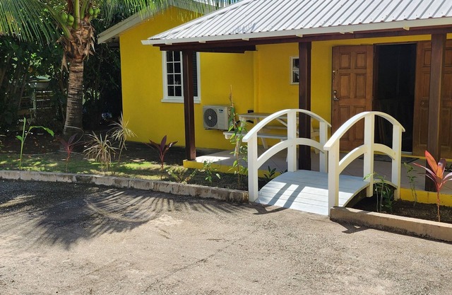 We are 2 mins walk from the sea great for surfers and 10 mins from Freights bay!