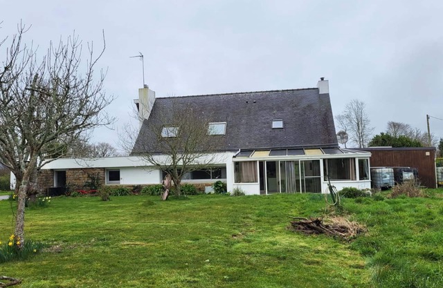 Weekly rental house with swimming pooleur 5 km from the beach