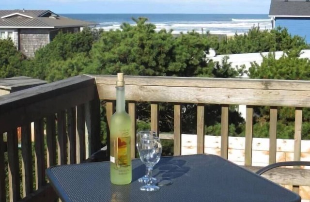 Welcome aboard the Captain's Quarters, a 3 bedroom Beach view house.