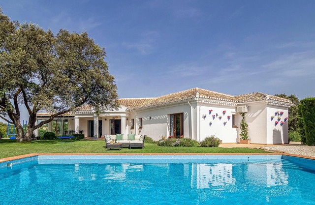 Welcome to vacation in this attractive vacation home with pool and impressive panoramic mountain vie