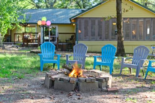 Welcome Home - Family friendly cottage gameroom firepit smores