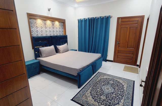 Welcome Lodges. Cozy 2-bedroom lodge with WiFi and AC in delightful Islamabad