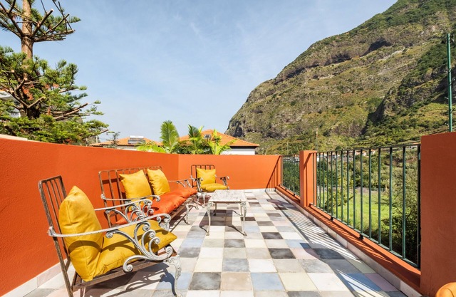 Welcome to Casa da Camelia - a family owned mountain retreat.