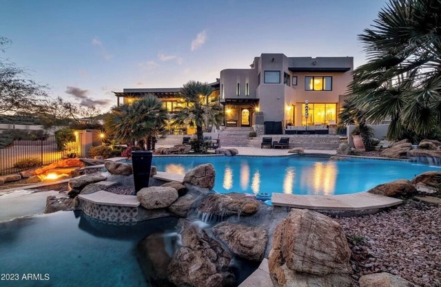 Welcome to La Villa De Oro Apuesto - resort-style living 20min from scottsdale!