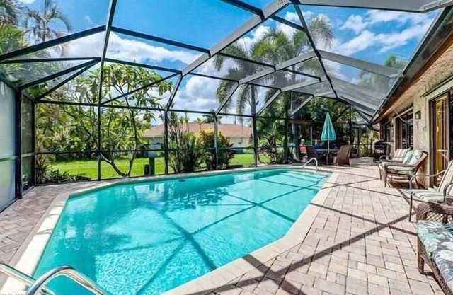 Welcome to Owl's Nest! Pet Friendly, Heated Private Pool, Summer Specials.