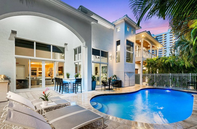 Welcome to Seaclusion, A Modern Spacious Home Just Steps to Park and Ocean!!!