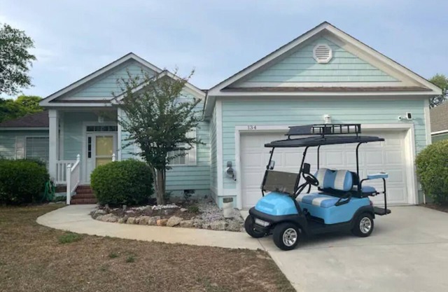 Welcome to Seashells and Sandtraps! The Perfect Oak Island Home w/Golf Cart!