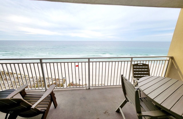 Welcome to Sunset View!nMinutes to Pier Park.nRight on the beach!