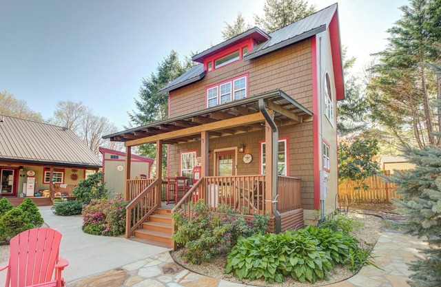 Welcome to the Black Mountain 5th Street Cabins – Cabin