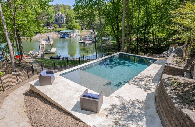 Welcome to The Blue Lagoon - Beautiful, Modern 3 Level Home w Pool and Great Amenities!