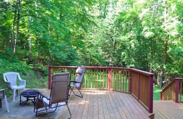 Welcome to the Eagle's Nest! Ski & Mountain Bike Paradise Perched in the Trees