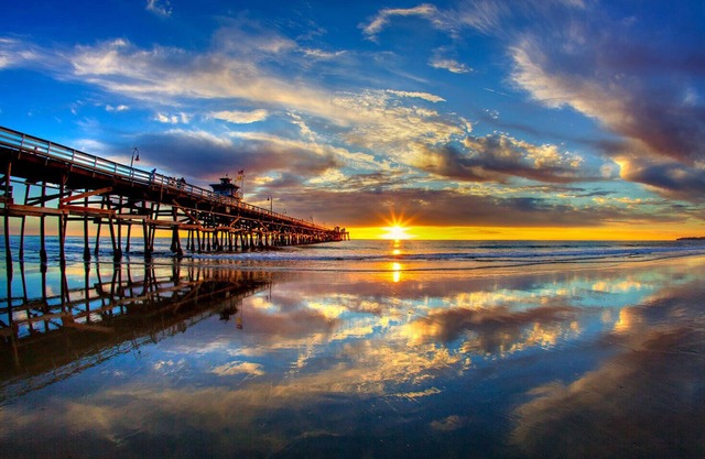 Welcome to the Good Life! Walk to the Beach! Spacious 4 bedroom Oasis w/ Parking