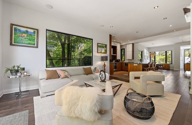 Welcome to The Treehouse - a tranquil escape in the middle of the city!