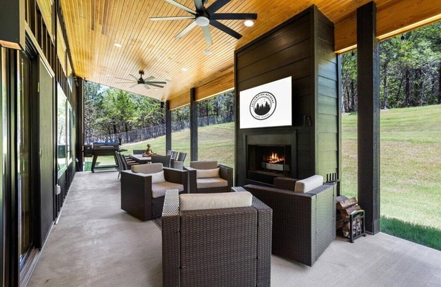 Welcome to The Yellowpine Retreat – Your Luxury Lakefront Retreat Lake Texomann