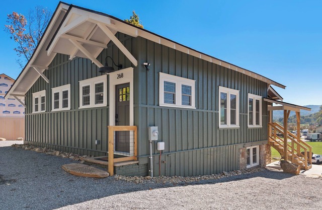 Welcome to this historical Lake Junaluska NC cottage named “Junaluska Sunrise.”