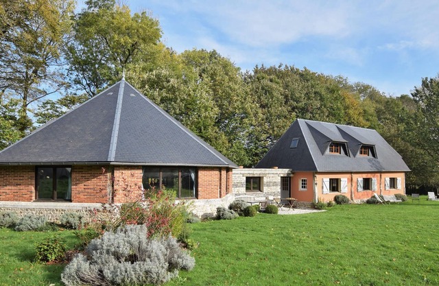 Welcome to this pretty and typical of Pays de Caux cottage.