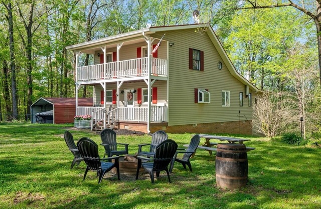 Welcome to Tims Ford Lake! Free UTV/kayaks/canoe, firepit, complete privacy!