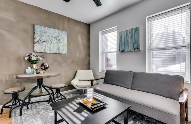 Welcome to West Town! 2 Bedrooms and PET FRIENDLY by AllSet Turnover