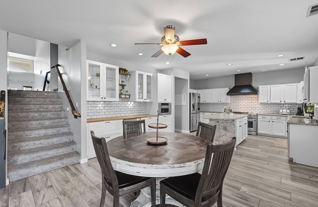 Welcome to your home away from home in beautiful Cave Creek!