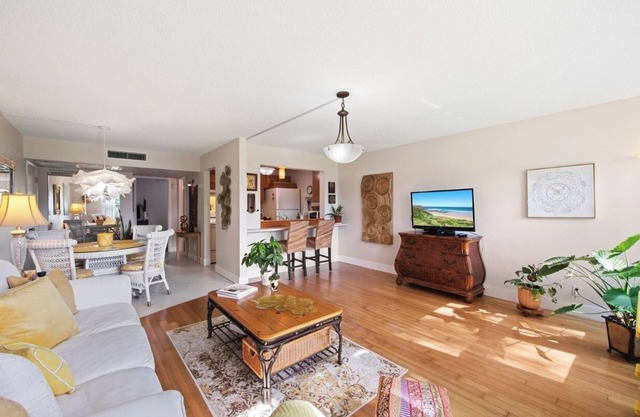 Welcome to your tranquil retreat in Naples!